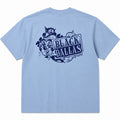 【IZUMI/五純】BLACK DALLAS  "CROWN" TEE ライトブルー